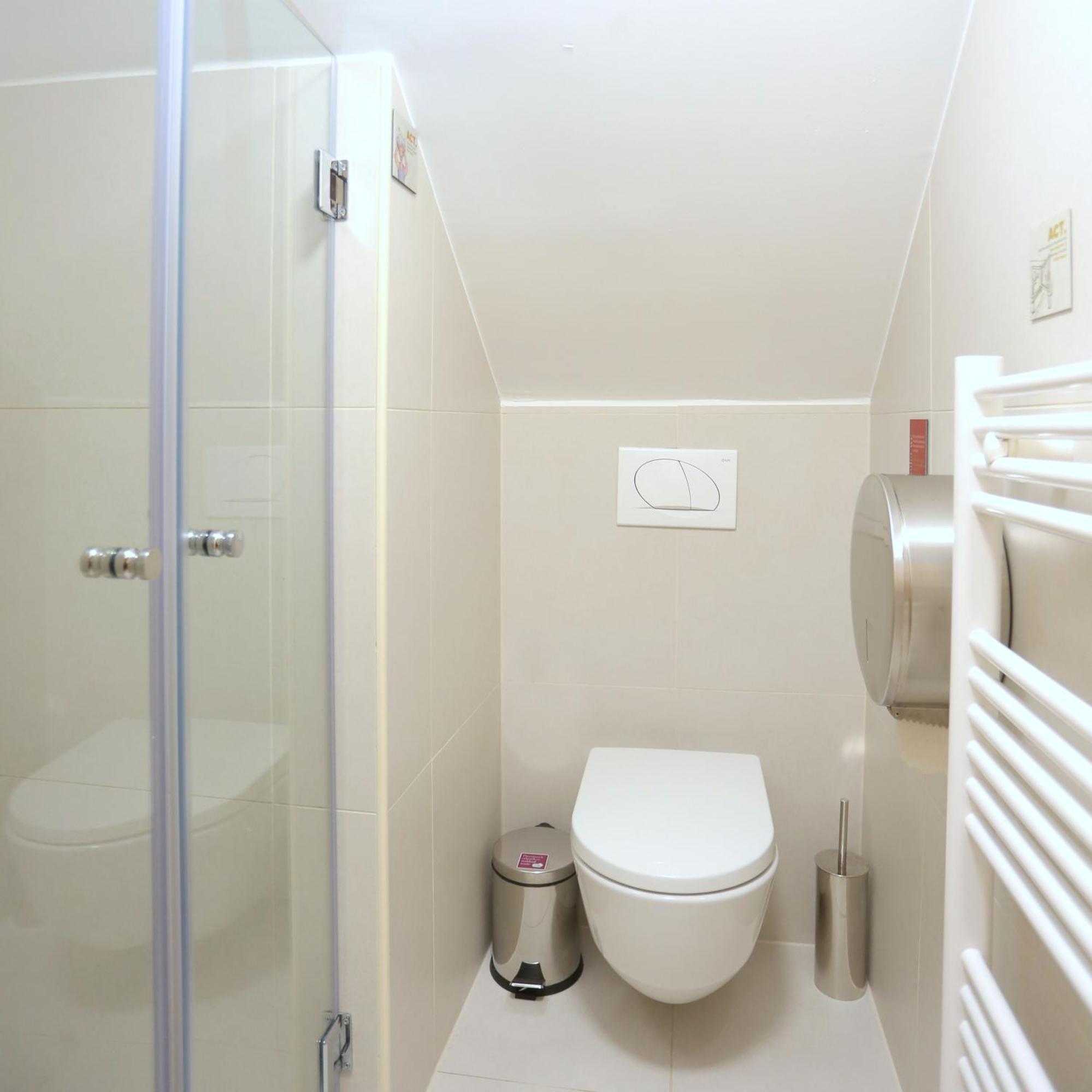 Single Bed 4-Bed Dormitory Room