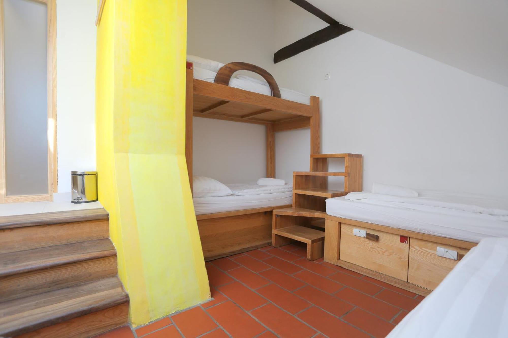 Single Bed Mixed Dormitory Room